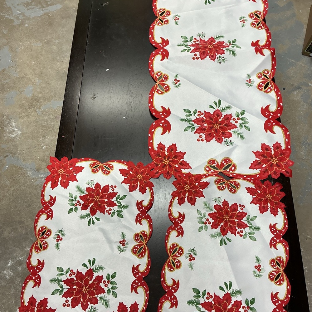 Holiday Poinsettia Table Runner